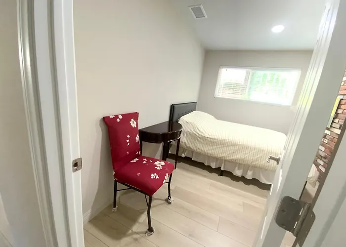 1 Bedroom In A Quiet Neighborhood Near The Main Street - Room C