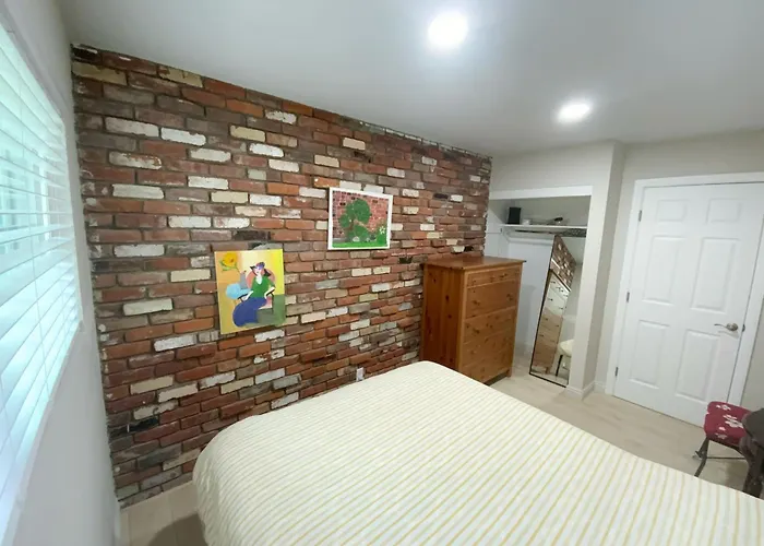 1 Bedroom In A Quiet Neighborhood Near The Main Street - Room C